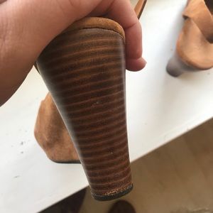 Women’s UGG Tan Suede Sandals - SIZE 10